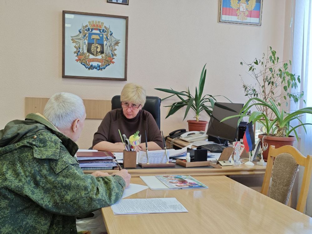 Сегодня, 14 апреля, руководитель Управы Пролетарского внутригородского район Администрации городского округа Донецк Елена Рязанцева провела личный прием граждан