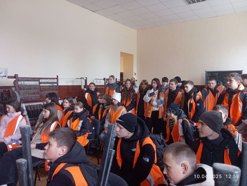 10 апреля 2025 года в локомотивном депо Иловайск Донецкого филиала ФГУП «Железные дороги Новороссии» была проведена экскурсия для учащихся СШ № 14 г.о. Иловайск. Мероприятие было направлено на привлечение молодежи для...