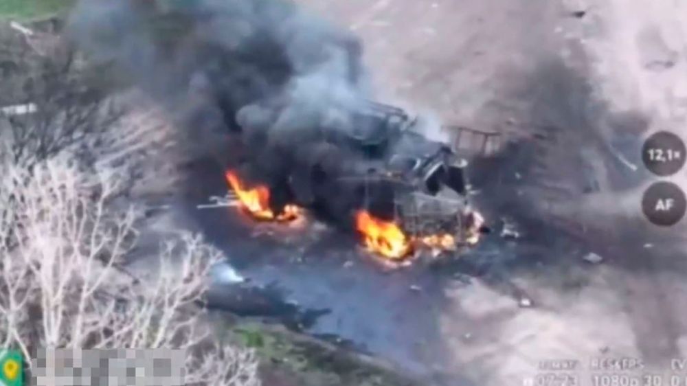 Операторы БПЛА отправили на свалку две бронемашины ВСУ в Донбассе