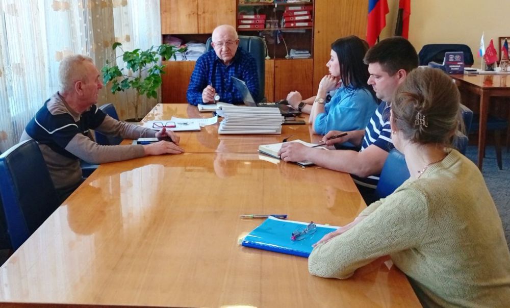 Наталья Бегуненко: Сегодня, 15 марта, первый заместитель руководителя Управы Петровского внутригородского района Администрации городского округа Донецк Плахутин Юрий Иванович провёл заседание комиссии по разрушению жилья в...