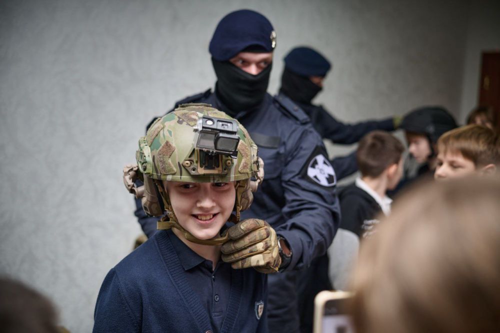 В Донецком республиканском краеведческом музее прошла выставка снаряжения бойцов спецназа Росгвардии