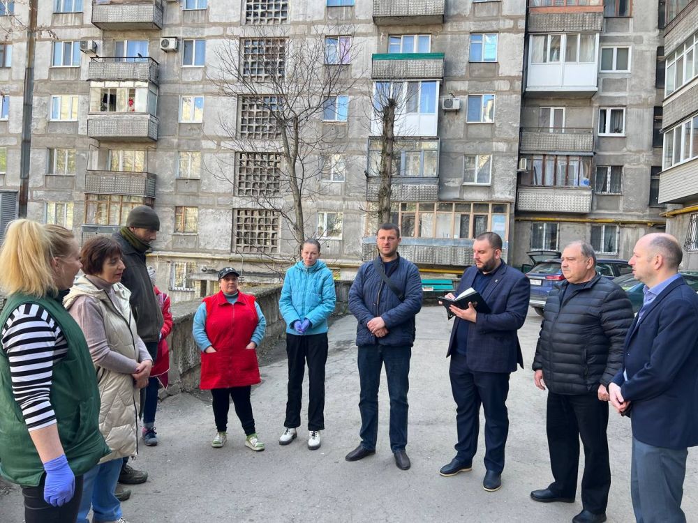 Продолжаются встречи с жителями Ленинского района города Донецка