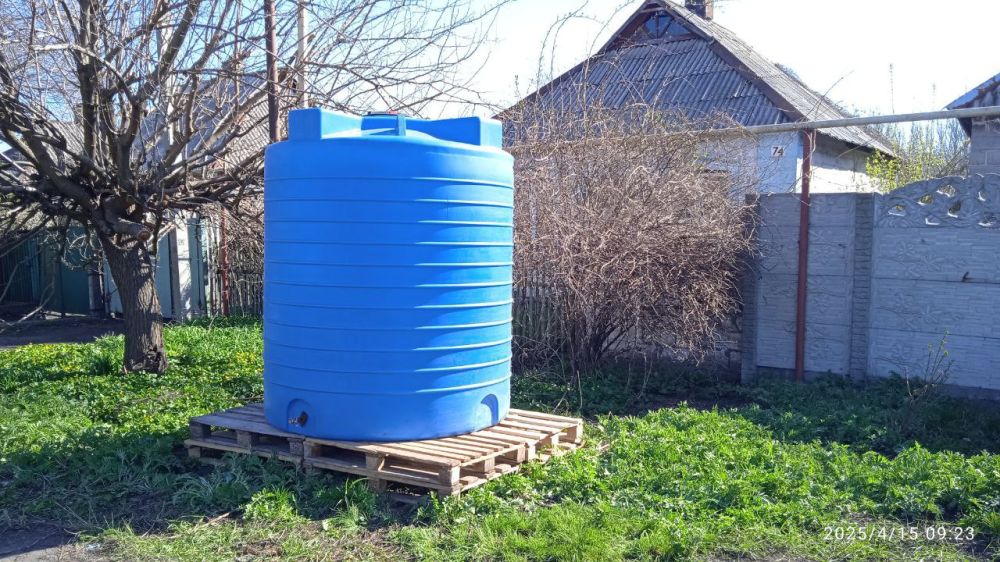 Юрий Будрин: Сегодня, 15 апреля 2025 года, сотрудниками ГУП ДНР "Вода Донбасса" совместно с Управой Кировского внутригородского района Администрации городского округа Донецк ДНР, были установлены дополнительные емкости для...