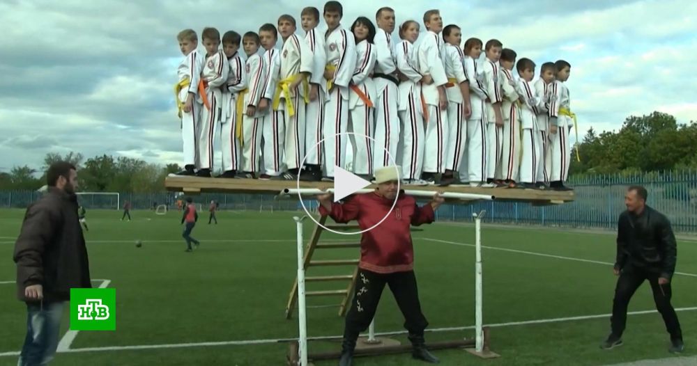 В ДНР чествуют победителя республиканского чемпионата по гиревому спорту