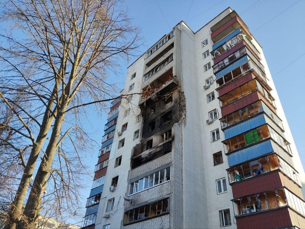 Фото последствий массированной атаки беспилотников на Курск