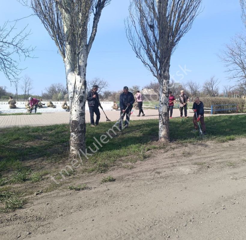 В рамках подготовки к празднованию 80-й годовщины победы в Великой Отечественной войне жители Великоновоселковского района совместно с Народным Фронтом провели работы по благоустройству памятников, мемориалов, одиночных и...