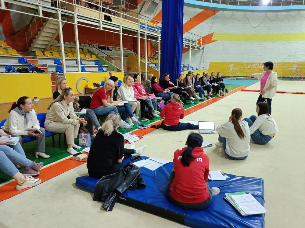 Вчера в Донецке прошел тренерско-судейский семинар для тренеров и судей по художественной гимнастике