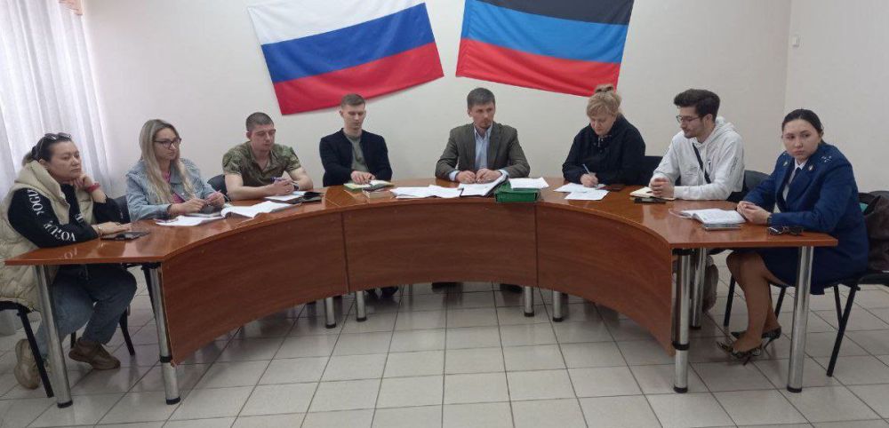 Валентин Левченко: Сегодня, под руководством заместителя руководителя Управы Виталия Суржко, прошло очередное заседание Комиссии по делам несовершеннолетних и защите их прав при Управе Киевского