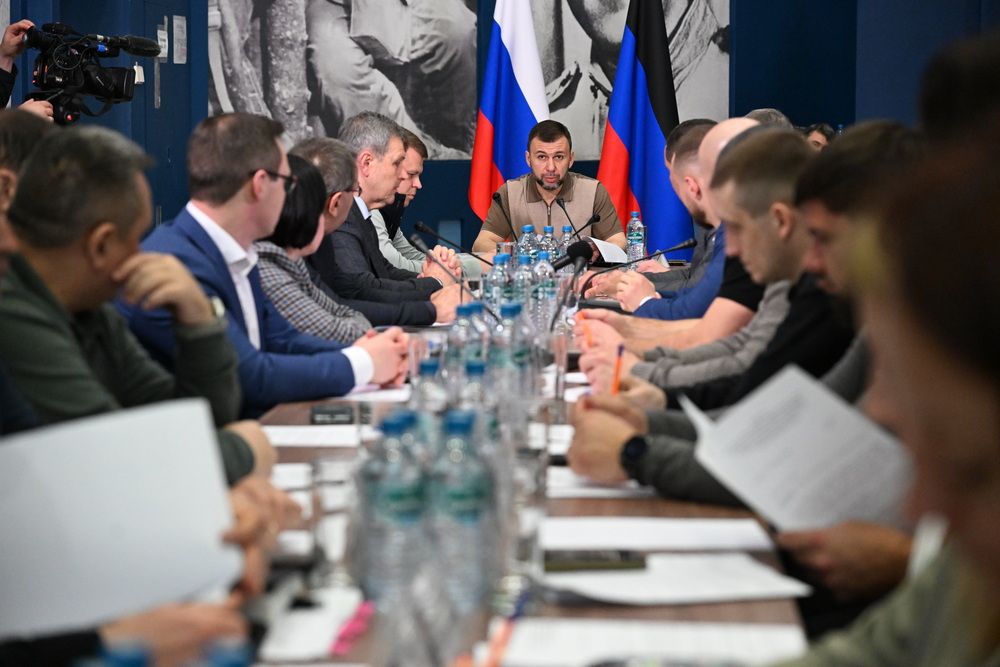 Денис Пушилин призвал провести мероприятия в честь 80-летия Победы и Года защитника Отечества с уважением к каждому ветерану и участнику боевых действий