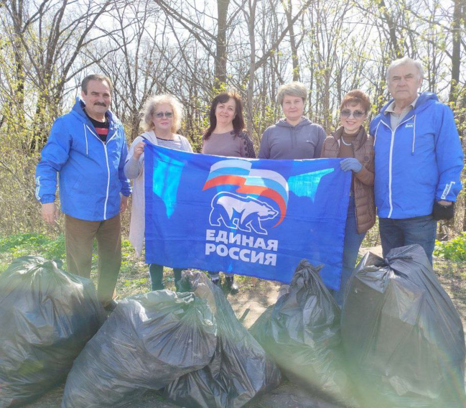 Валентин Левченко: Пришел четверг и, стараниями сотрудников Управы, в районе появился очередной чистый участок на ул.75-летия ФК "Шахтер"