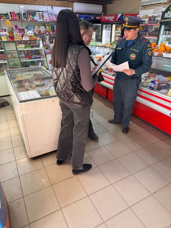 Иван Адамец: Специалист Управы Куйбышевского внутригородского района совместно с сотрудниками отделения надзорной деятельности и профилактической работы МЧС Куйбышевского района провели противопожарный рейд с жителями района...