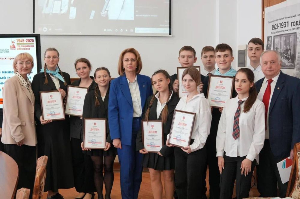 Лариса Толстыкина: Поздравила финалистов республиканского конкурса индивидуальных проектов обучающейся молодежи «Современные инженерные кадры – научный потенциал развития инноваций и технологий России» с его успешным...