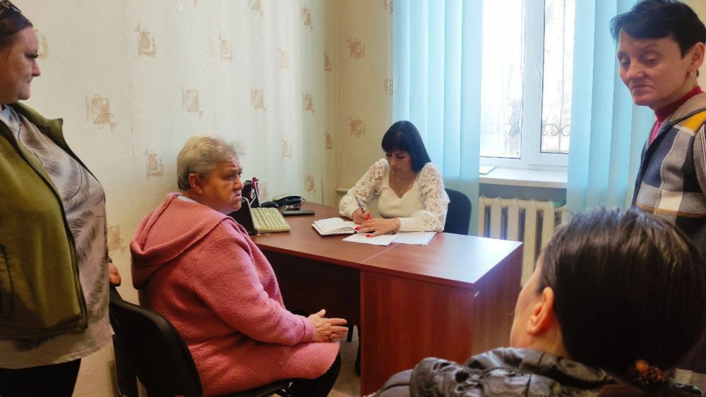 18 апреля депутат Старобешевского муниципального совета ДНР Виктория Эрмитали провела личный приём граждан в городе Комсомольское Старобешевского муниципального округа