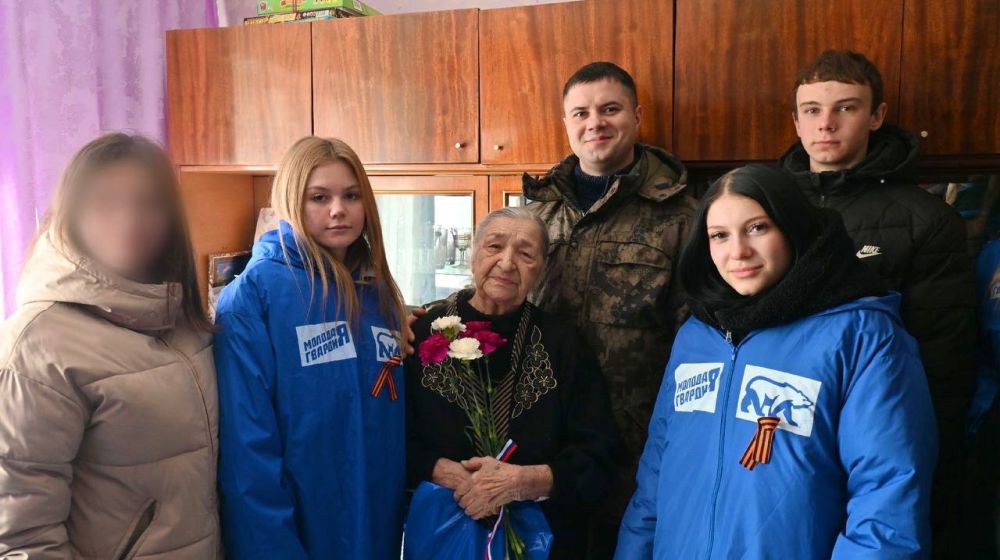 Сотрудники ИК-13 посетили ветеранов Великой Отечественной войны