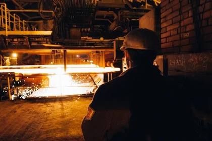 Более 11 тысяч тонн стали выплавили на ДМЗ без остановки