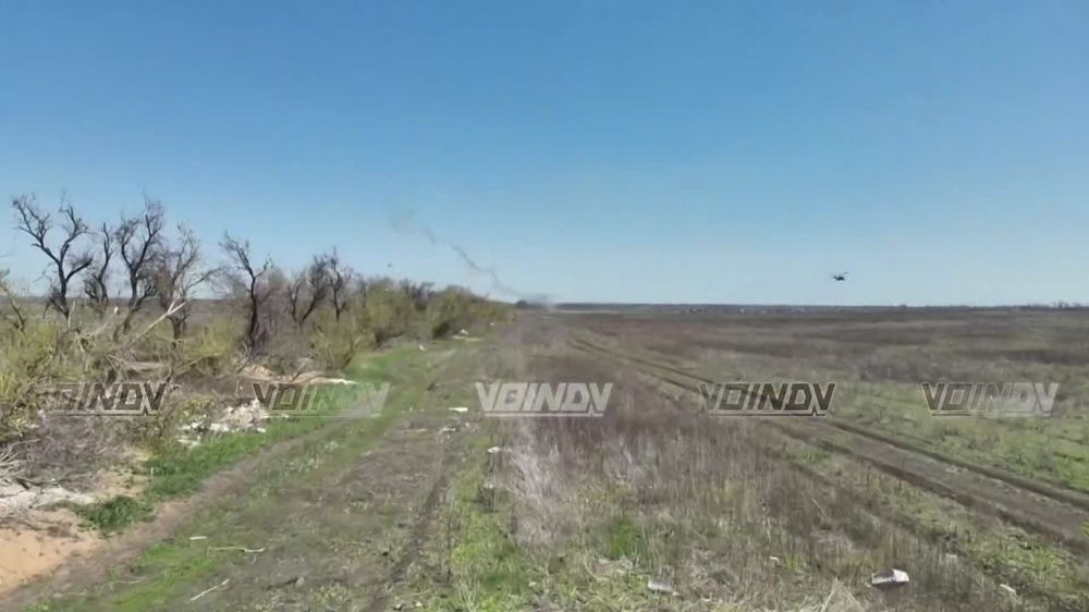 Пара Ка-52 группировки "Восток" наносят удар кабрированием по позициям нацистов на Южно-Донецком направлении