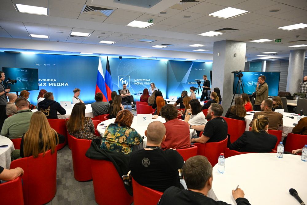 Денис Пушилин призвал выпускников МНМ сконцентрироваться на разъяснительной журналистике