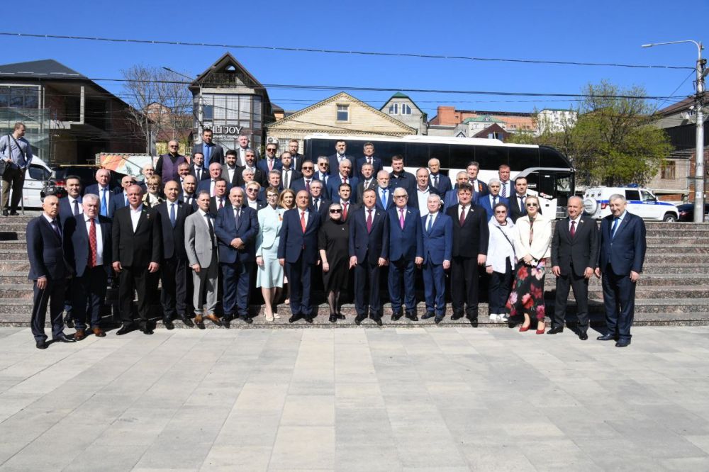 Алексей Дорофеев: Вместе с делегацией Донецкой Народной Республики принял участие в памятных мероприятиях в Дагестане — у памятника Воину-освободителю и на Аллее славы, где увековечены портреты Героев Советского Союза и...