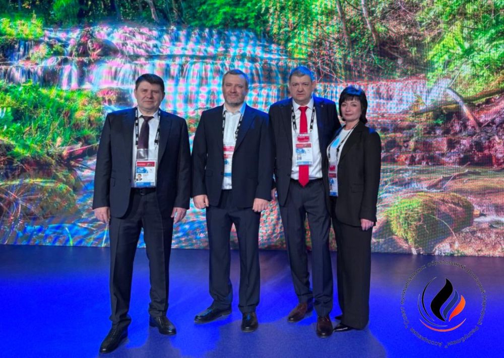 В команде Донецкой Народной Республики прибыл в Москву на II Всероссийский муниципальный форум «Малая Родина - сила России» Исполнительный директор Ассоциации «Совет муниципальных образований ДНР» Пётр Шимановский