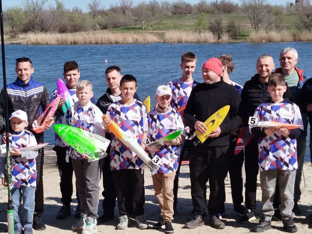 Макеевские судомоделисты взяли курс на призовые места на Кубке адмирала Кузнецова в Шахтах!