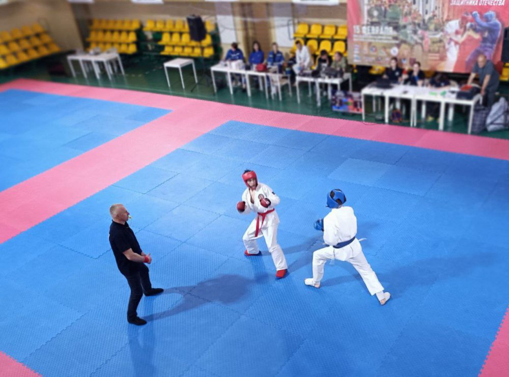 19 апреля в Донецке в рамках проекта "Историческая память" партии "Единая Россия" состоялось ПЕРВЕНСТВО ДОНЕЦКОЙ НАРОДНОЙ РЕСПУБЛИКИ ПО РУКОПАШНОМУ БОЮ среди юношей и девушек 14-15, 16-17 лет, приуроченное Году Защитника...