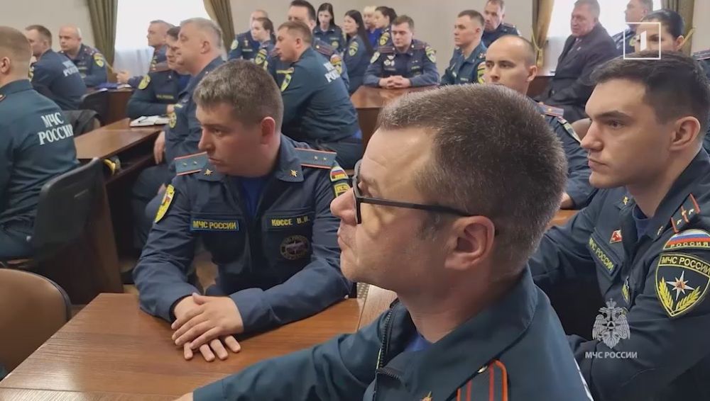 Они — герои! Пожарных из Горловки наградили по поручению Президента России