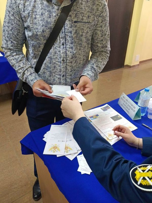 Сотрудники ИК-13 приняли участие в ярмарке вакансий