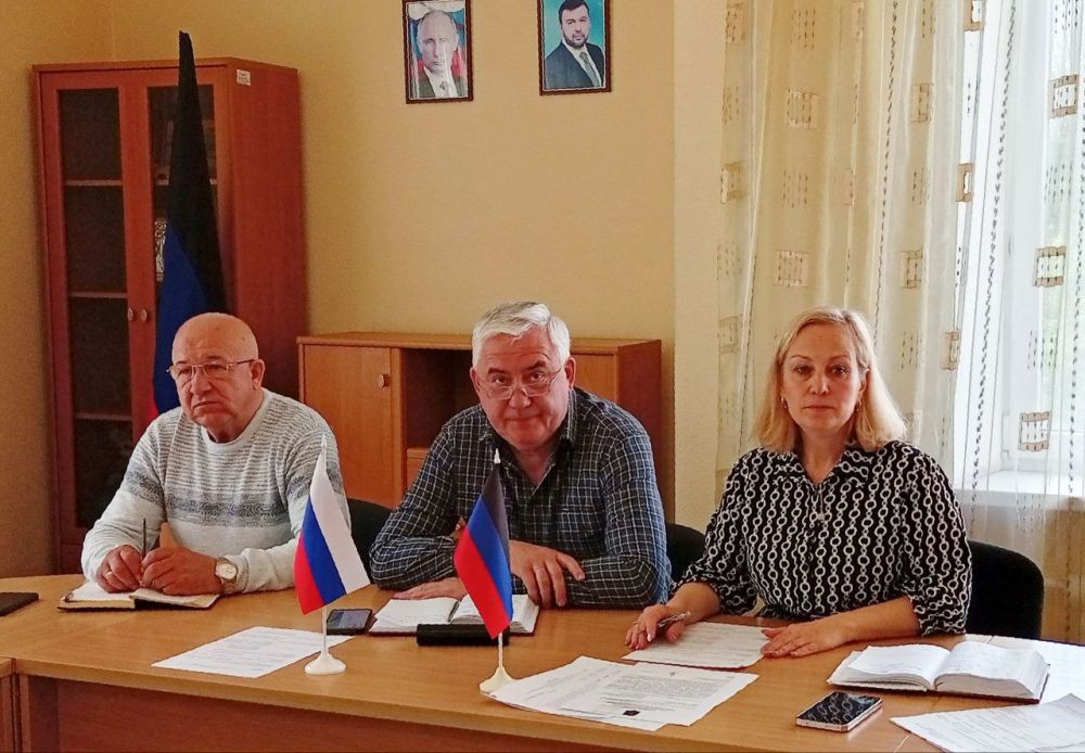 Наталья Бегуненко: Сегодня, 23 апреля, руководитель Управы Петровского внутригородского района Администрации городского округа Донецк Бегуненко Наталья Ивановна провела еженедельное аппаратное совещание