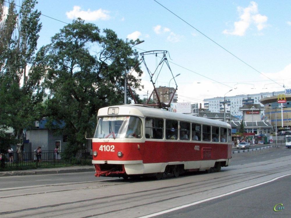 История маршрута №3 началась 8 сентября 1930 г, когда была открыта первая очередь от Банка до Масловки по нынешней улице им. И. Ткаченко. С декабря маршрут продлили до завода им. Рыкова, который был в 1935 переименован в...