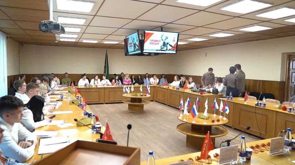 Героизм поколений: в Академии состоялся круглый стол, посвящённый героям Отечества