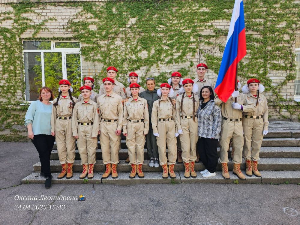 На базе ГБОУ "Гимназия 19 г.о.Донецк " прошел конкурс-смотр знаменных групп,где приняли участие такие клубы как: ВПК "ЮЗаР", ВПК "Доблесть" и ВПК "Поиск"