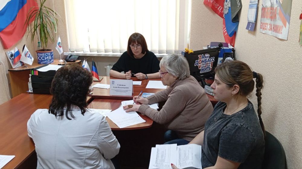 Василий Ткачук: Сегодня, 24 апреля, провела приём граждан в общественной приёмной Всероссийской политической партии «Единая Россия» Калининского внутригородского района города Донецка