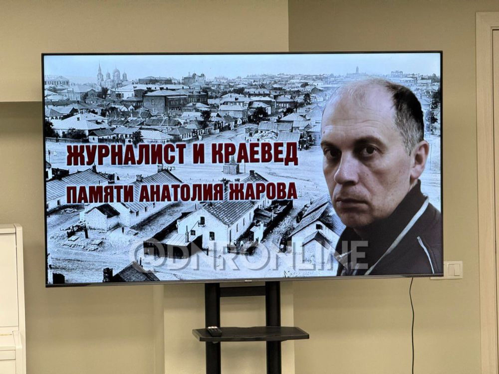 В Центральной городской библиотеке Донецка открылась фотовыставка «Журналист и краевед», посвященная памяти Анатолия Жарова, погибшего 1 апреля 2022 года при исполнении воинского долга