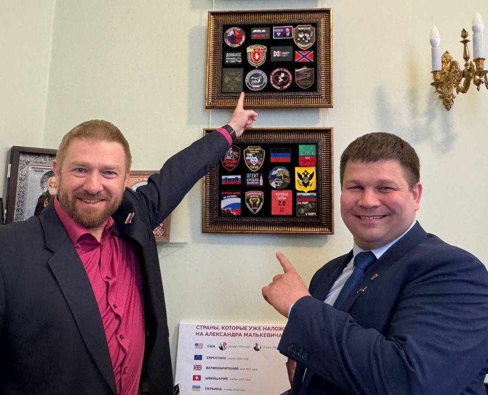 Александр Малькевич: Принимал в стенах Законодательного Собрания Санкт-Петербурга дорогих сердцу гостей – провёл для них небольшую экскурсию по кабинету #депутат_Малькевич!