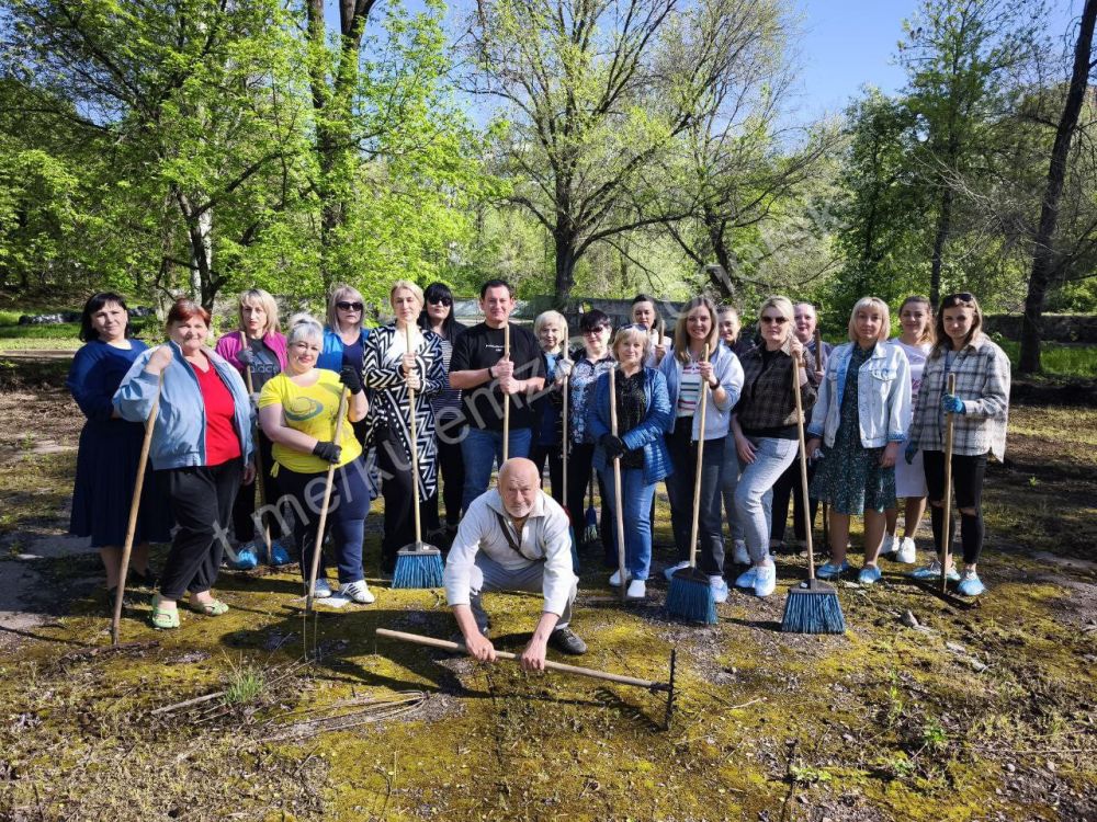 В рамках еженедельной экологической акции «Чистый четверг» активное участие приняли сотрудники образовательных и культурных учреждений, а также представители управления по физической культуре и спорту, Дворца спорта «Шахтёр»...