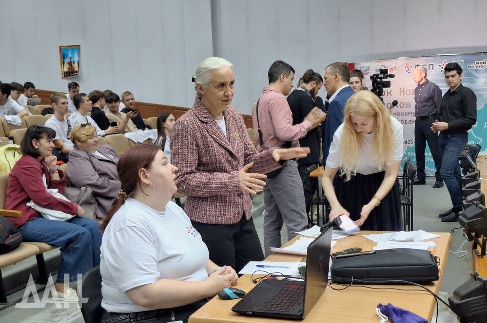 Фичи, коды, хакатон: в Донецке сделают сайт с бонусами для волонтеров