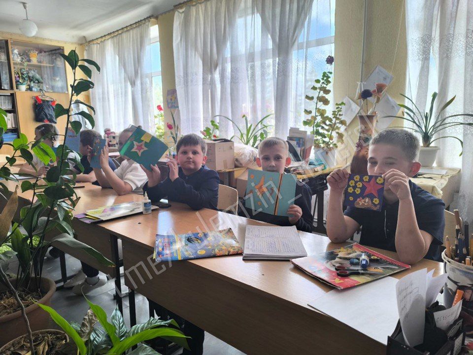 В преддверии празднования 80-й годовщины Победы в Великой Отечественной войне обучающиеся школы №151 приняли участие в акции «Открытка, хранящая память»