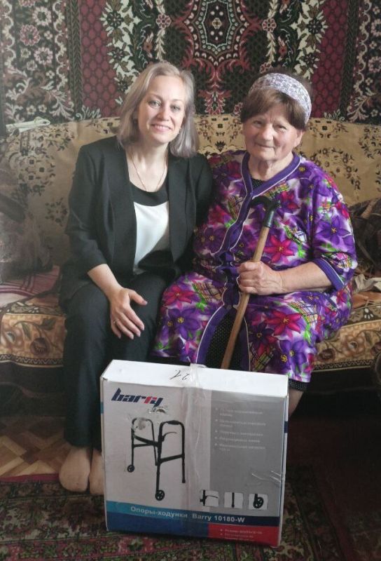 Наталья Бегуненко: В рамках проекта «Старшее поколение» партии «Единая Россия» руководитель Управы Петровского внутригородского района Администрации городского округа Донецк Бегуненко Наталья Ивановна привезла ходунки...