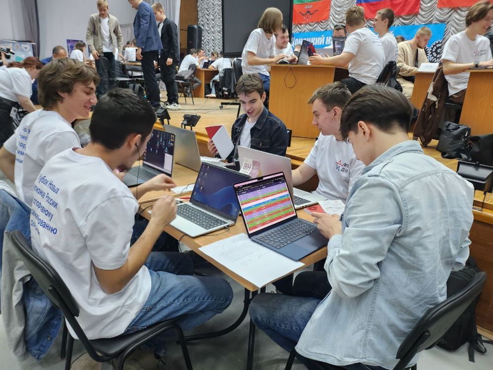 Юрий Мартынов: В Донецке проходит Кубок Новых регионов по спортивному программированию