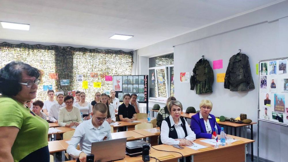 Елена Рязанцева: Сегодня жители Пролетарского района, учащиеся и учителя образовательных учреждений, сотрудники предприятий и организаций района, активисты первичных отделений политической партии «Единая Россия» приняли...