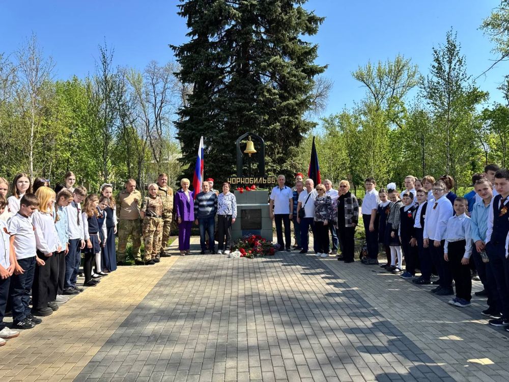 В Пролетарском районе города Донецка в парке имени Горького на Аллее Славы, у памятника героям-ликвидаторам аварии на Чернобыльской атомной электростанции, состоялось торжественное мероприятие, посвящённое годовщине трагедии