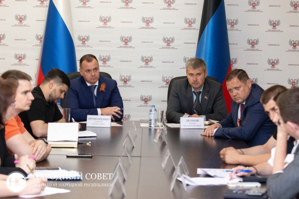 В Народном Совете обсудили актуальные вопросы имущественных и земельных отношений в Республике