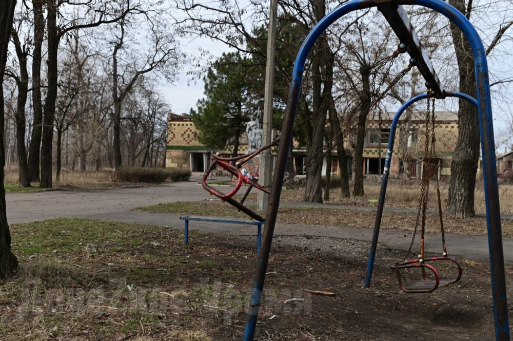 Дошла очередь и до дворов: в Петровском районе Донецка ремонтируют внутриквартальные дороги