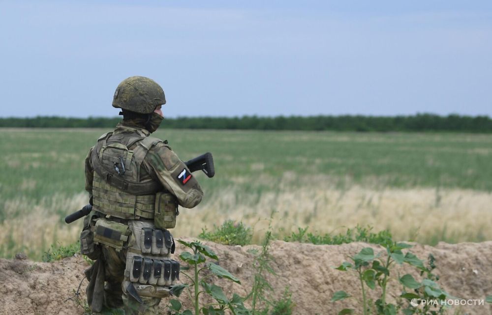 Украинские военные убили сдавшегося в плен боевика "Правого сектора*"