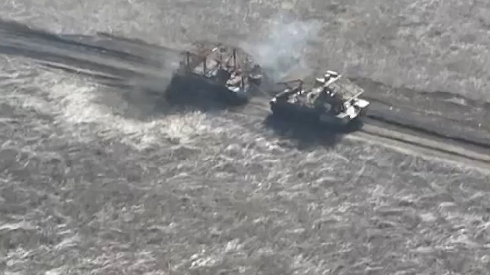 Бойцы ВС РФ показали, как эвакуируют трофейную технику