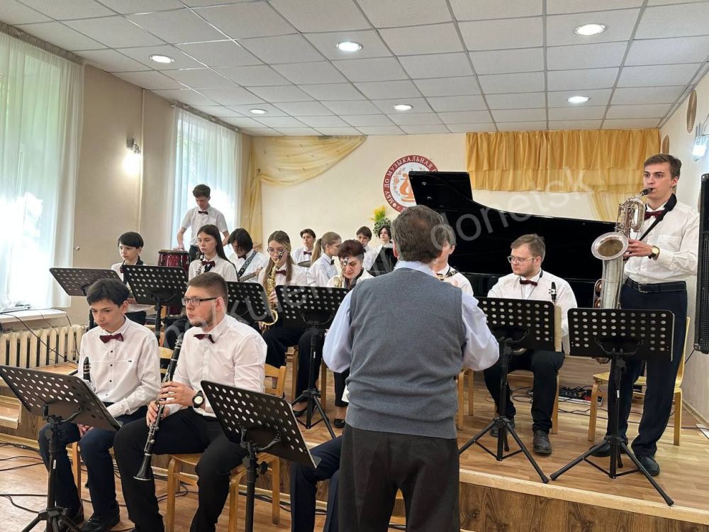 Сегодня в Музыкальной школе № 2 состоялся отчётный концерт обучающихся и преподавателей, на котором ученики и преподаватели продемонстрировали свои достижения