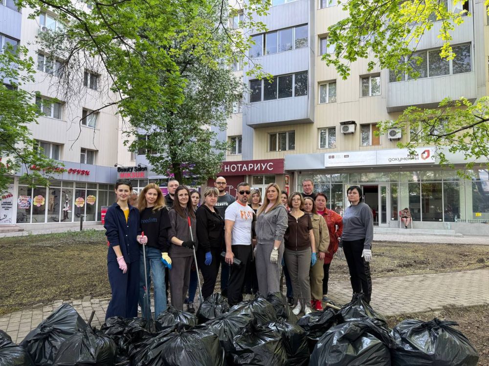 Руководство ГБУ "МФЦ ДНР" совместно с представителями Минэкономразвития ДНР активно участвуют в Общероссийском субботнике