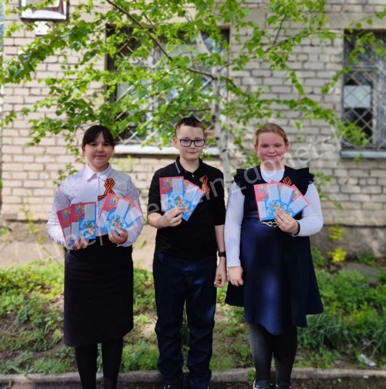 Все больше и больше учреждений образования городского округа Донецк принимают участие в акции «Письмо ветерану»