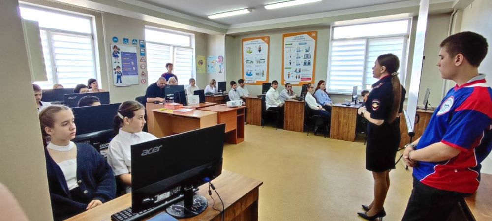 Донецкая академия транспорта продолжает цикл мероприятий для школьников Республики в рамках проекта «За безопасность дорожного движения»