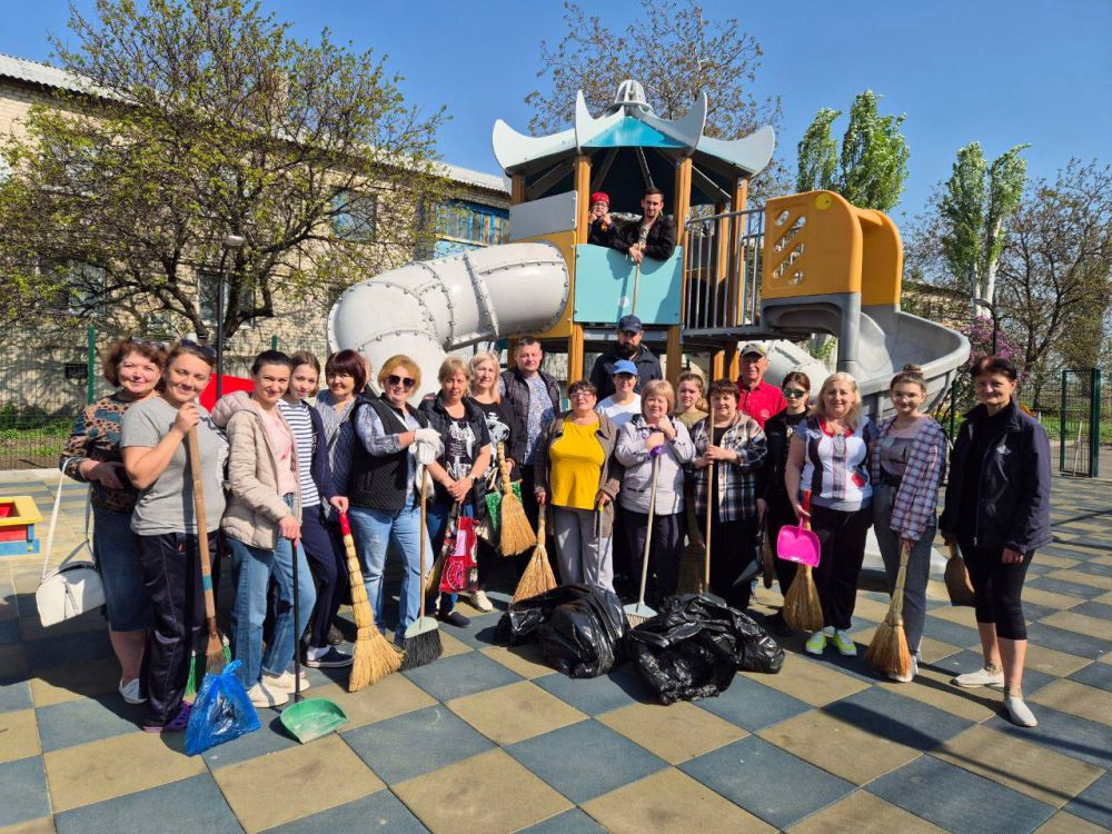 26 апреля, по партийному проекту Единой России "Городская среда" в Старобешевском муниципальном округе прошел Всероссийский субботник, который проходил в рамках федерального проекта «Формирование комфортной городской среды»